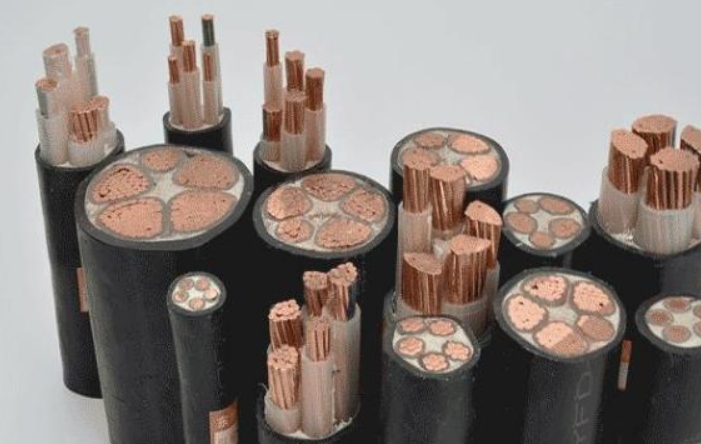 正確選擇適合金龍羽電纜類型對(duì)于家居的安全和功能性至關(guān)重要.jpg 正確選擇適合金龍羽電纜類型對(duì)于家居的安全和功能性至關(guān)重要.jpg