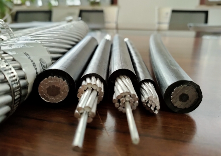 金龍羽電線廠家是與您討論鍍鋅鋼芯鋁絞線的優勢.jpg 金龍羽電線廠家是與您討論鍍鋅鋼芯鋁絞線的優勢.jpg